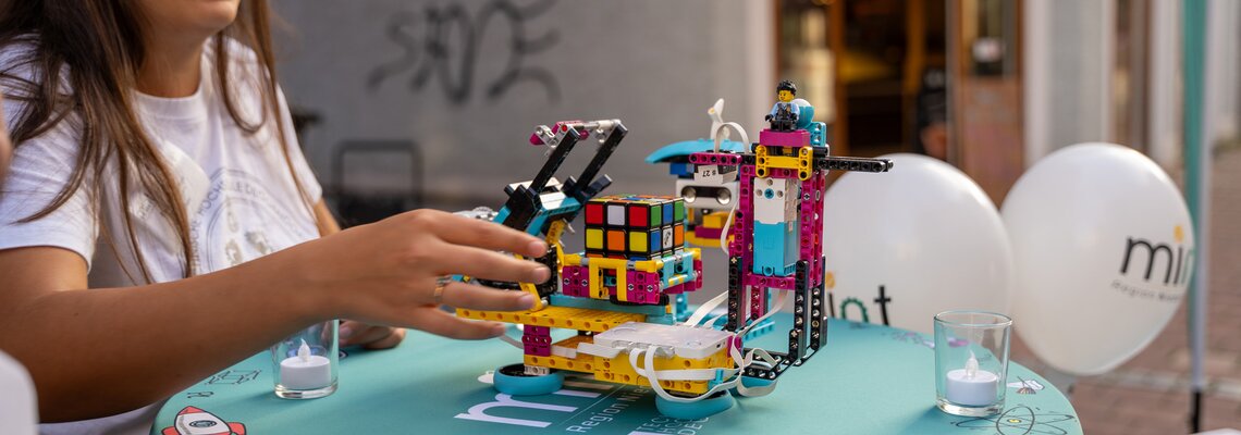 gallery_carousel_image_pos_center
